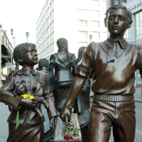 Züge in das Leben - Züge in den Tod - Skulptur in Berlin erinnert an die Kindertransporte